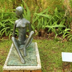 Moça Sentada I