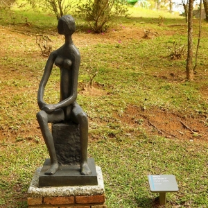 Moça Sentada II