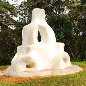 Detalhe da escultura "Família" de Felícia Leirner