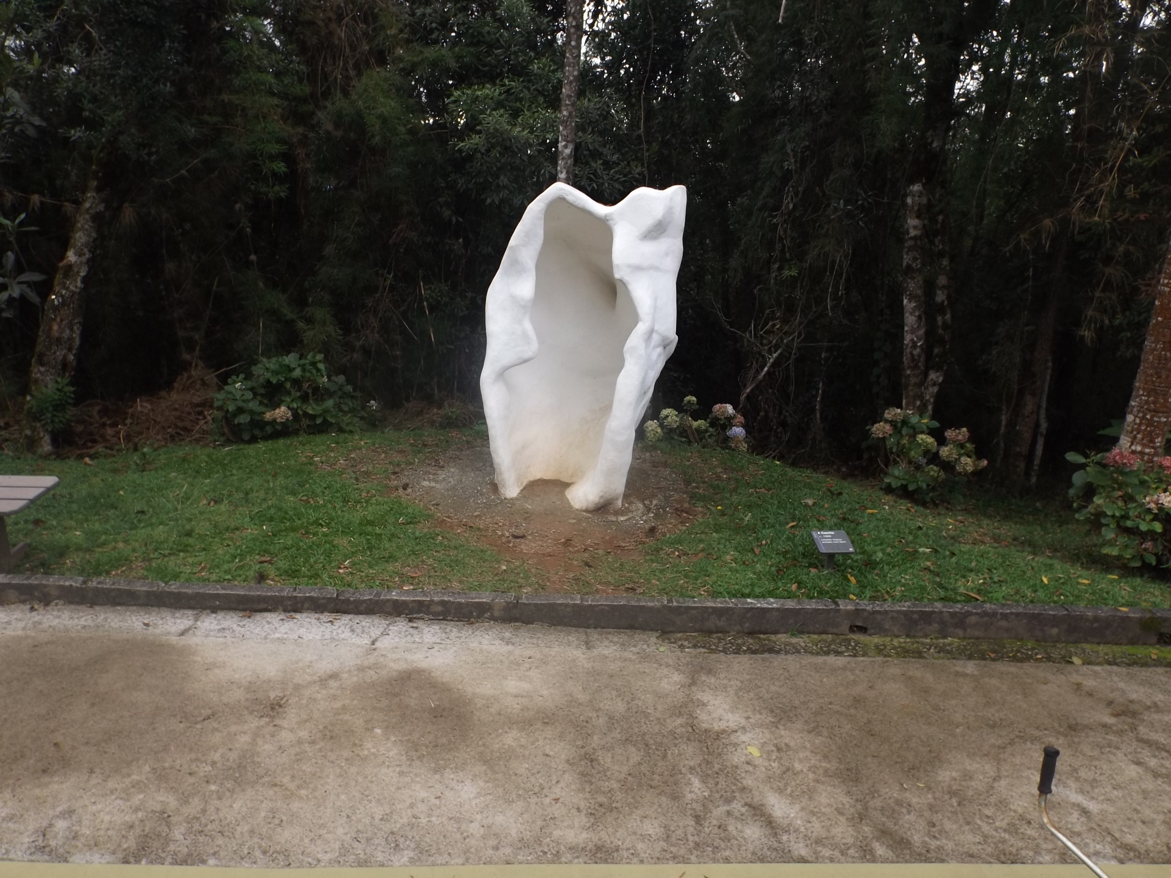 Escultura "A concha" de Felícia Leirner