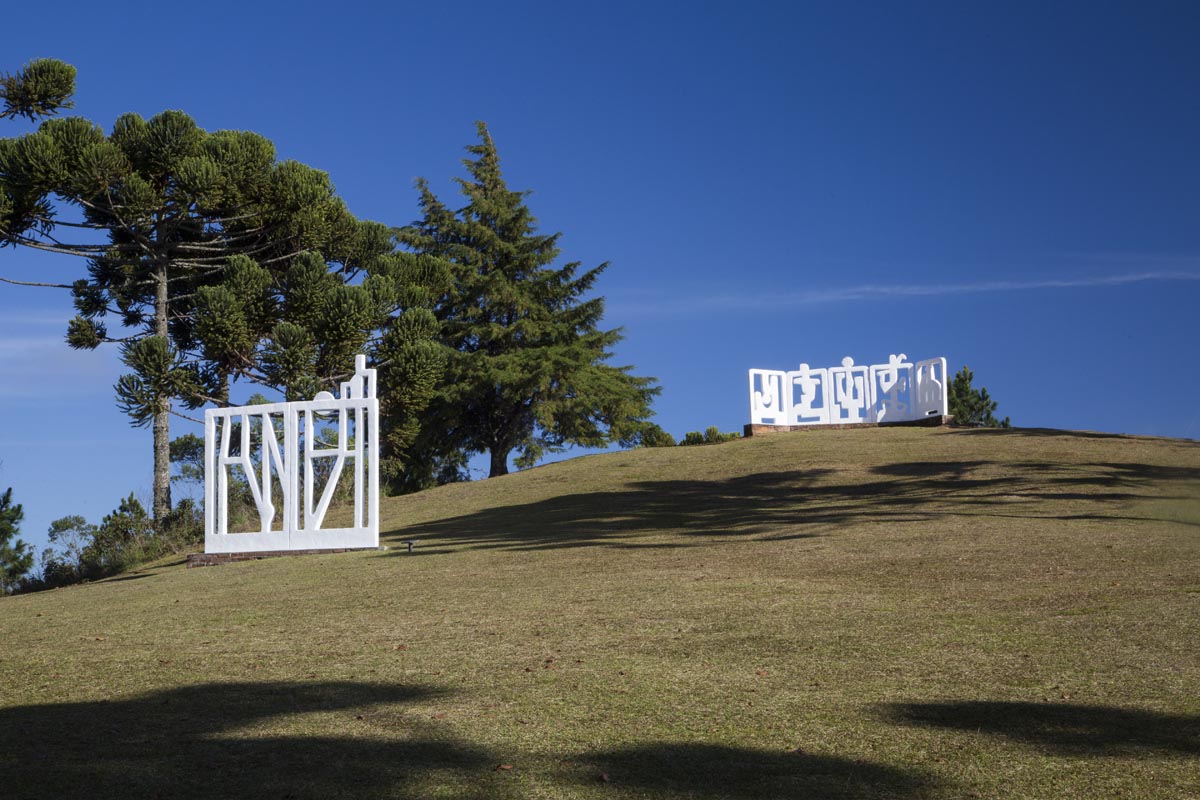 Jardim de esculturas do Museu Felícia Leirner