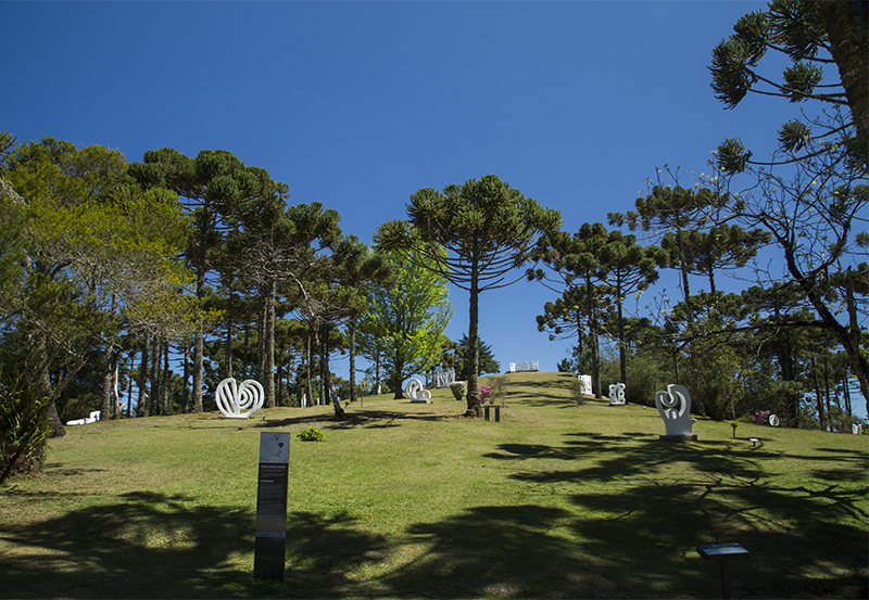 Jardim de esculturas do Museu Felícia Leirner