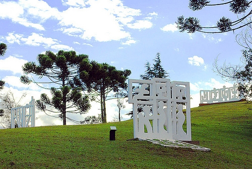 Jardim de esculturas do Museu Felícia Leirner